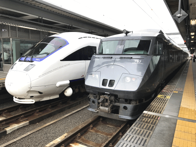 白いソニックと特急にちりん