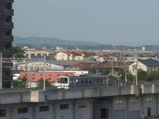 ホテルアルファーワン出雲から見た、山陽本線の新型気動車