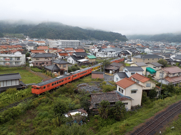 ホテルアルファーワン三次から芸備線のキハ40系5両編成を撮影
