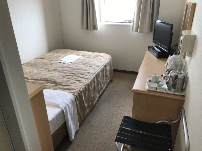 HOTEL AZ 福岡糸島店のシングルルーム客室内