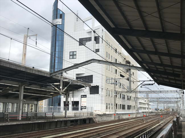 新幹線の宇都宮駅から見たホテルメッツ宇都宮