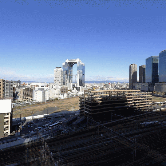 ホテルモントレ大阪から見た線路の様子