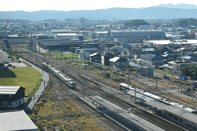 東三条行125M列車