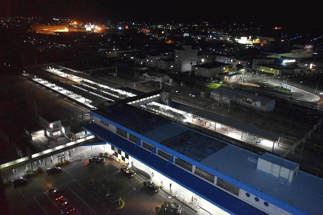 特急しらゆき9号と柏崎駅