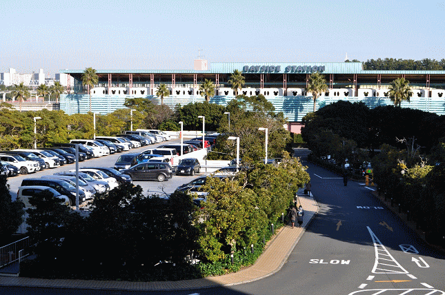 ホテルオークラ東京ベイから見たベイサイドステーション駅