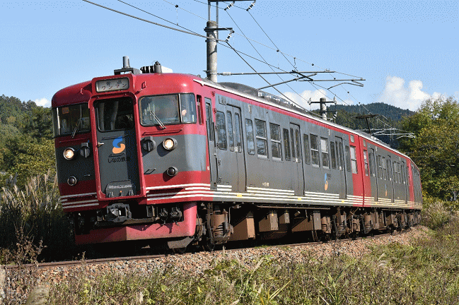 川原踏切で撮影したしなの鉄道の115系