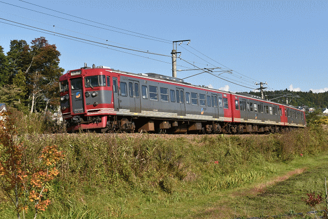 川原踏切で撮影したしなの鉄道の115系
