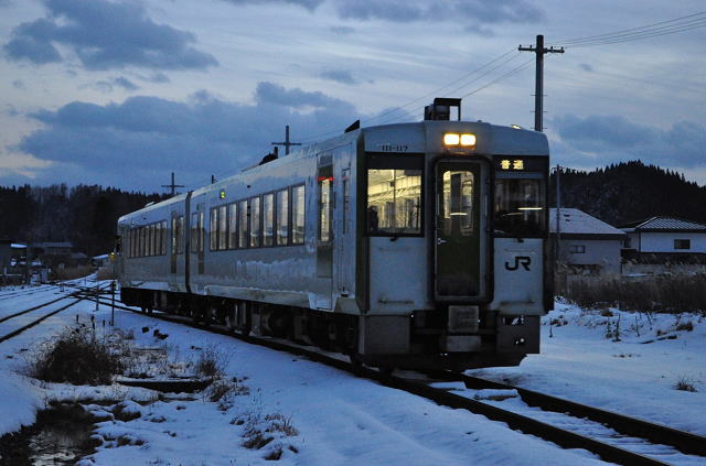 十和田南駅に到着するキハ110上り盛岡行
