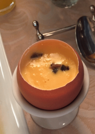 食堂車「ダイナープレヤデス」のモーニング（朝食）・スクランブルエッグ