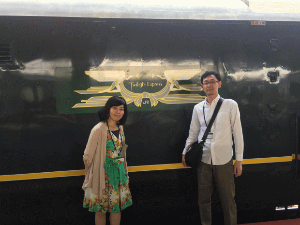トワイライトエクスプレスで記念撮影（下関駅）