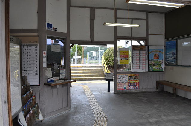 名松線家城駅の改札口