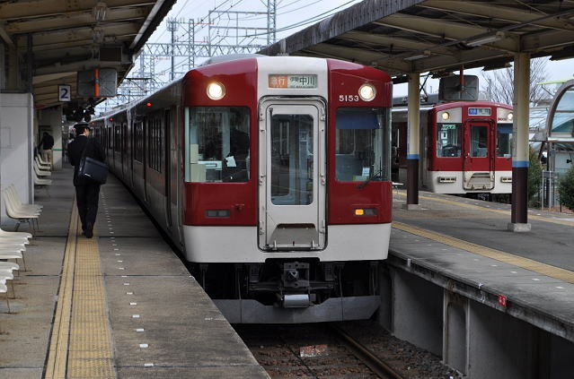 伊勢中川駅に到着した近鉄５２００系