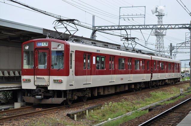 名張行普通電車の２両編成（伊勢中川駅）