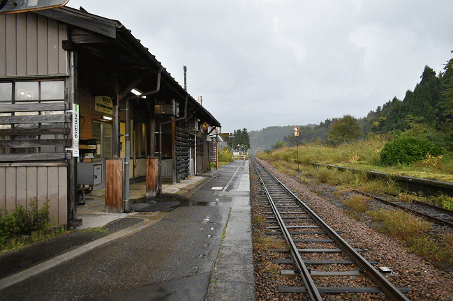越後岩沢駅のホーム