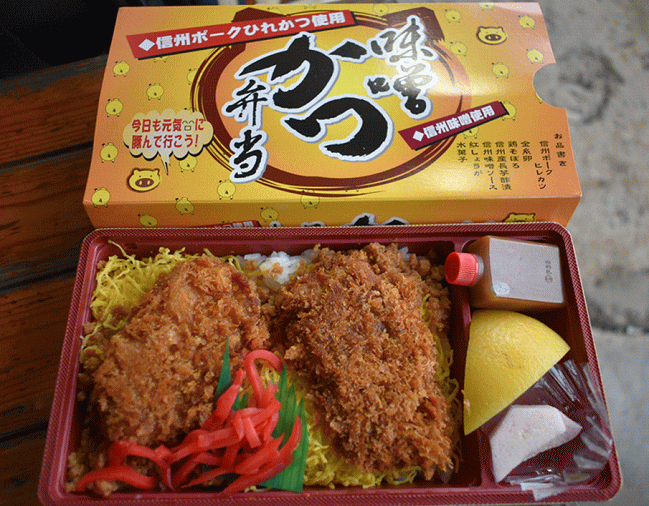 味噌かつ弁当（長野駅のデリクックちくま製造）