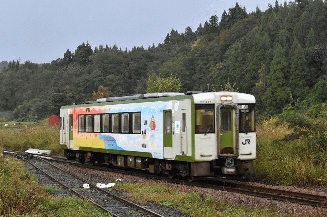 キハ110-234が越後岩沢駅に到着