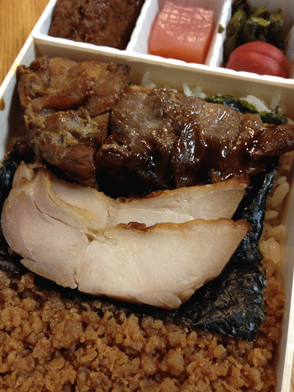 鶏めし弁当の鶏肉