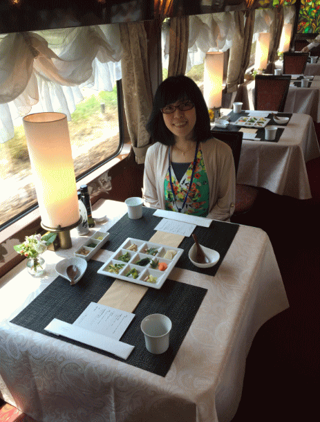 食堂車「ダイナープレヤデス」の1回目のランチスタート