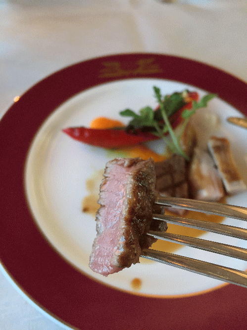 但馬牛のグリエはミディアムな焼き加減