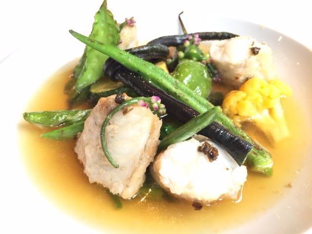 東京・木場のフレンチレストラン「アタゴール」のランチコースの魚料理