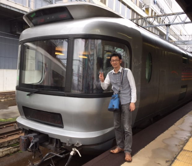 カシオペアスイートの展望室の前で記念撮影