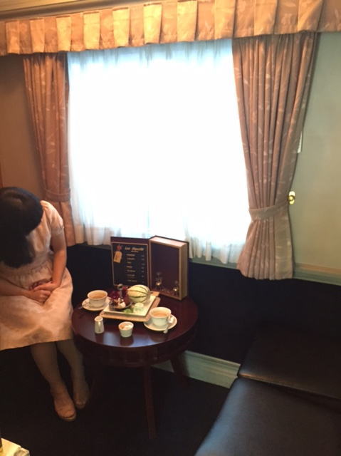 夢空間の個室内でドリンクを頂く