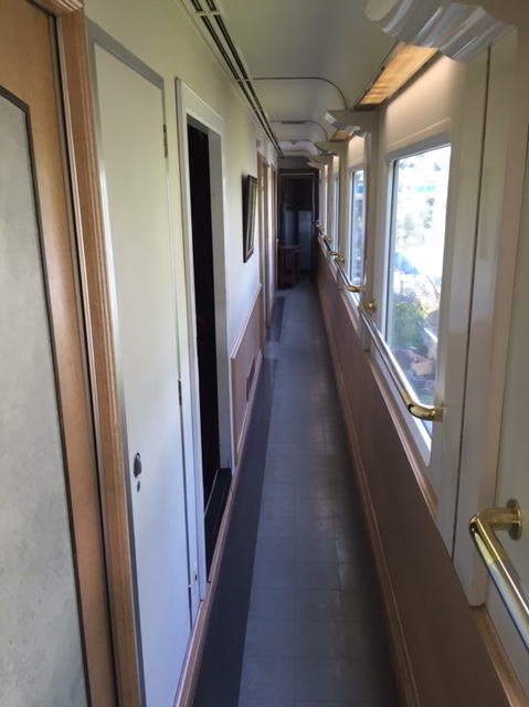 夢空間の寝台車両の通路