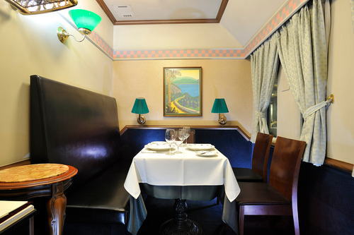 アタゴールの個室内でディナーがとれる