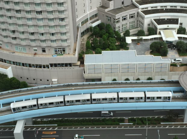 ホテルグランパシフィックLe Daibaから見たゆりかもめ