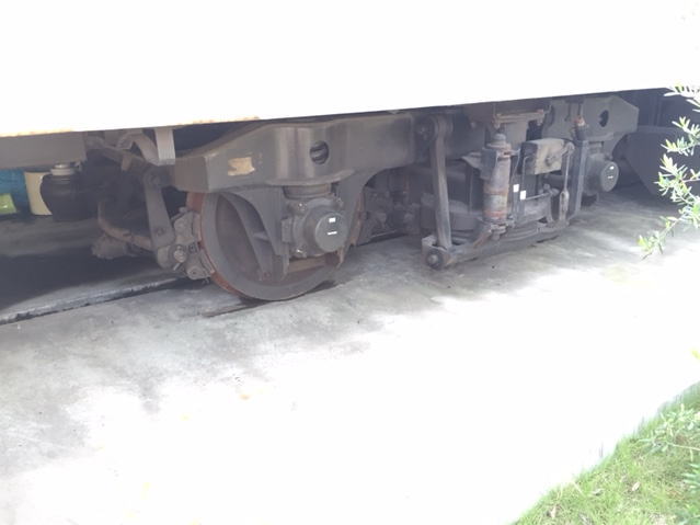 東京・木場に保存された夢空間車両の車輪部分