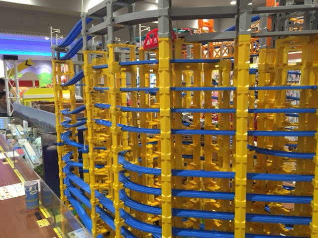 鉄道カフェ「スティームロコモティブ」に設置されたプラレールコーナー