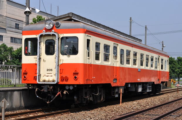 水島臨海鉄道三菱自工前駅に停車中のキハ20