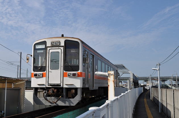 キハ11-301(勝川駅にて)