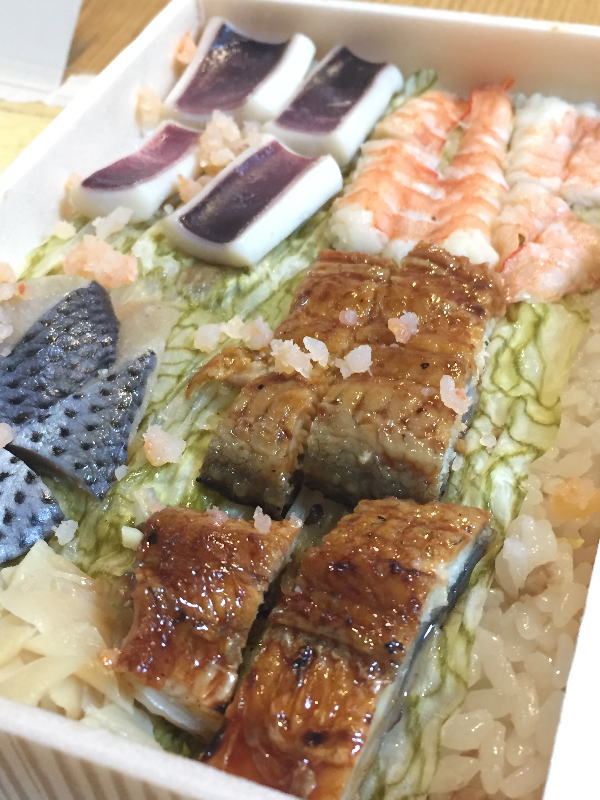 えび千両ちらしの具材の拡大写真