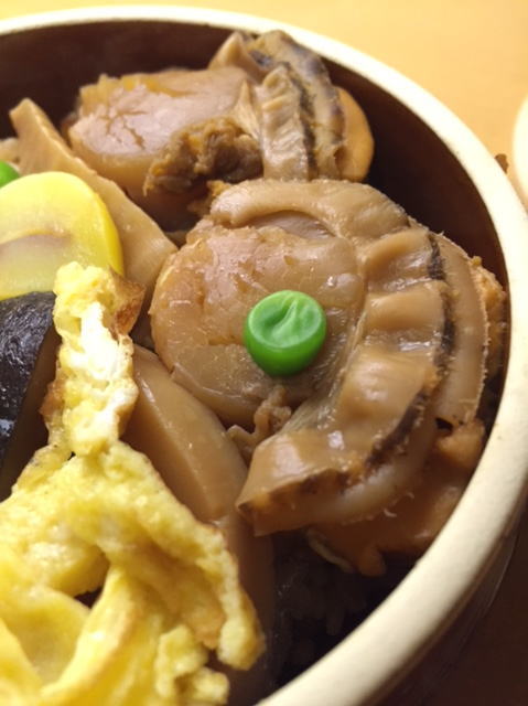 ほたて釜めし(岩見沢駅)のホタテ拡大写真