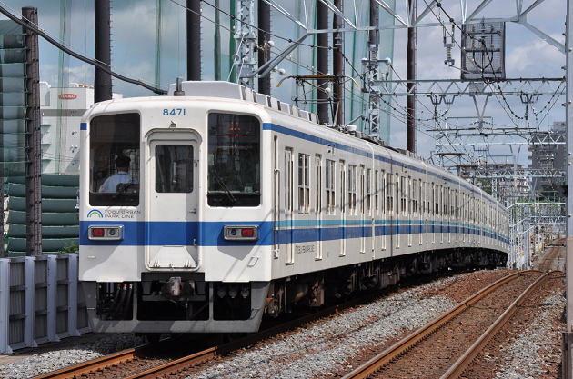 東武鉄道8000系車両・新船橋駅にて