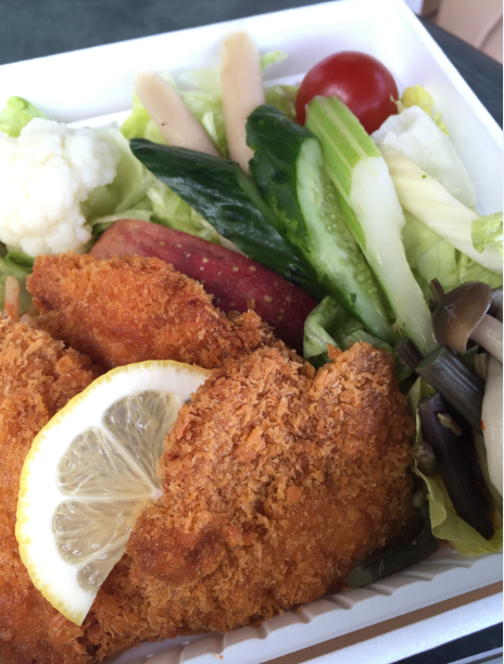 プレミアム高原野菜とカツの弁当のチキンカツ