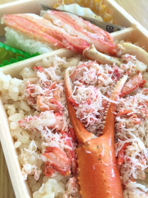 かにづくし弁当のカニ爪