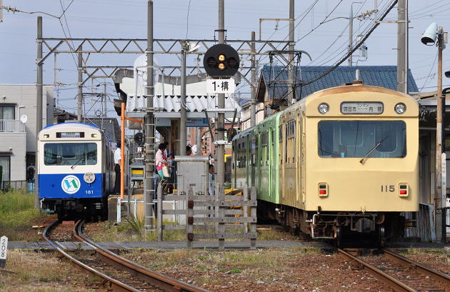 泊駅南側から、四日市あすなろう鉄道を撮影