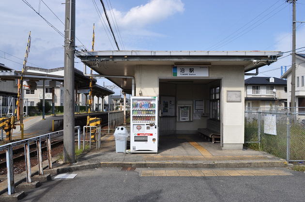 四日市あすなろう鉄道の泊駅外観