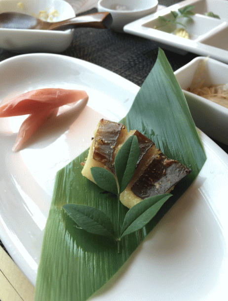 食堂車「ダイナープレヤデス」のランチ・真名鰹の西京焼き