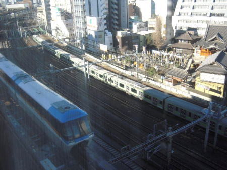 モノレールと山手線