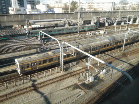 ホテルメッツ赤羽から、国鉄型車両を撮影