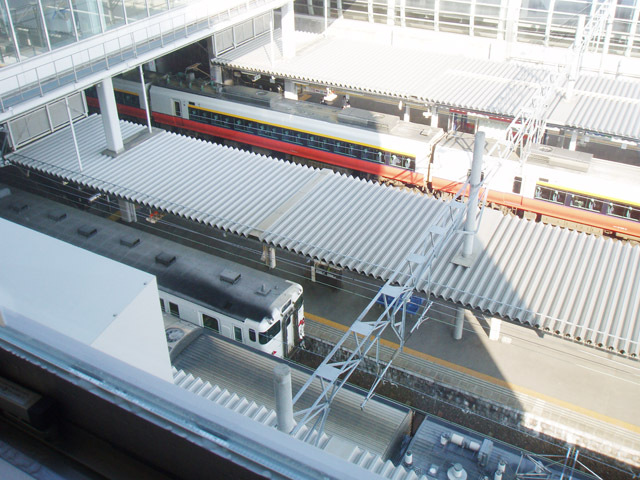 ホテルメッツ八戸から見た、特急白鳥が健在の頃のトレインビュー