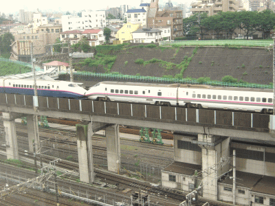 ホテルメッツ田端からの新幹線の眺め