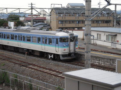 ホテルルートインコート安曇野豊科駅南から大糸線の電車を見る