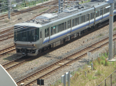 関空に根のステーションホテルからの鉄道の眺め