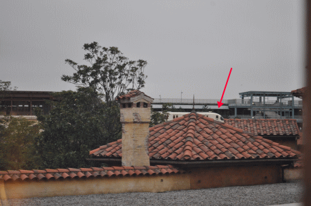 ホテルミラコスタ・トスカーナサイドから見たモノレールの風景