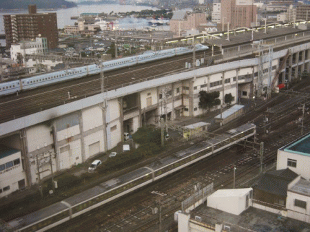 山陽新幹線と山陽本線を同時に眺める
