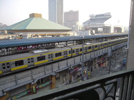 ザ・ホテルベルグランデ両国から見た両国駅